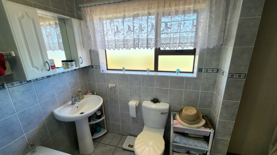 3 Bedroom Property for Sale in Hartenbos Central Western Cape
